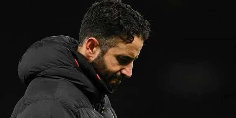 Alerte: Manchester United a décidé de se séparer de son entraineur Ruben Amorim ce lundi.